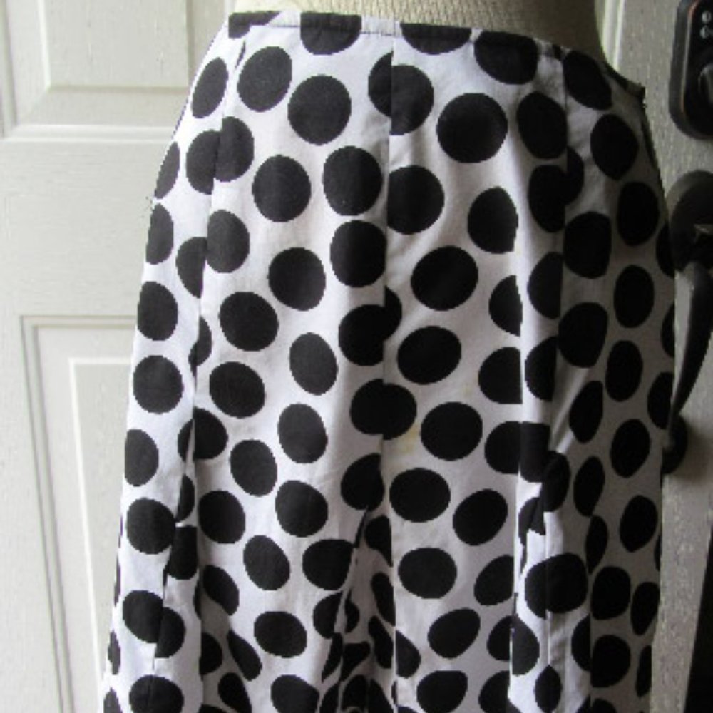 RB Collection B and W Cotton Gored Sz 6 skirt